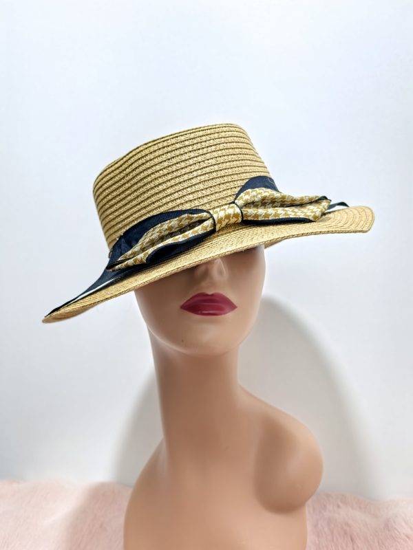 FLAT TOP STRAW HAT WITH BOW