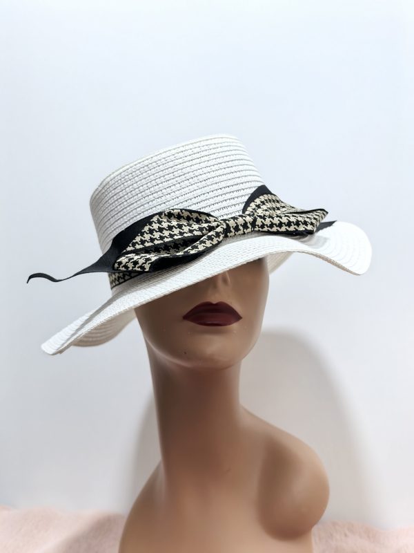 FLAT TOP STRAW HAT WITH BOW