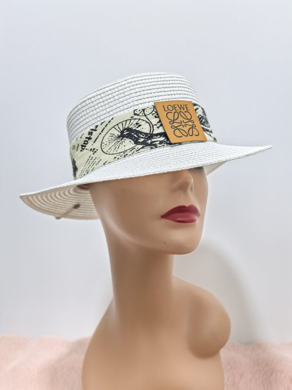 FLAT-TOP STRAW HAT