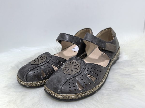 FLAT SANDALS