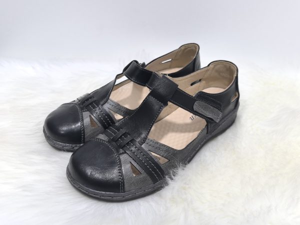 FLAT SANDALS