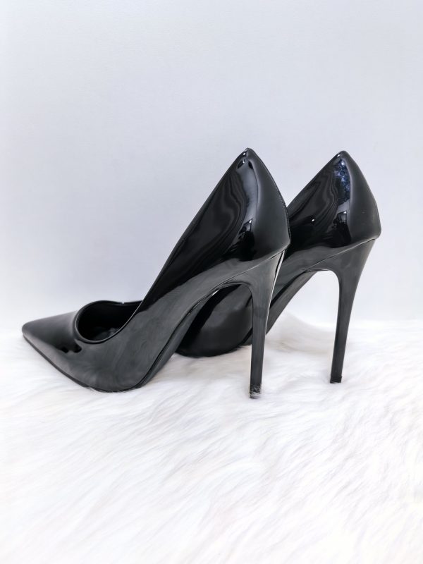 HEELS - Image 2