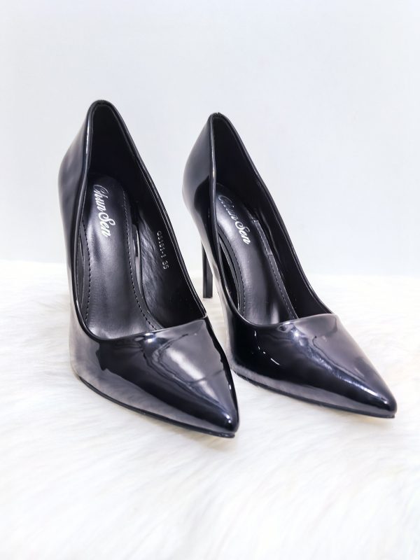 HEELS - Image 2
